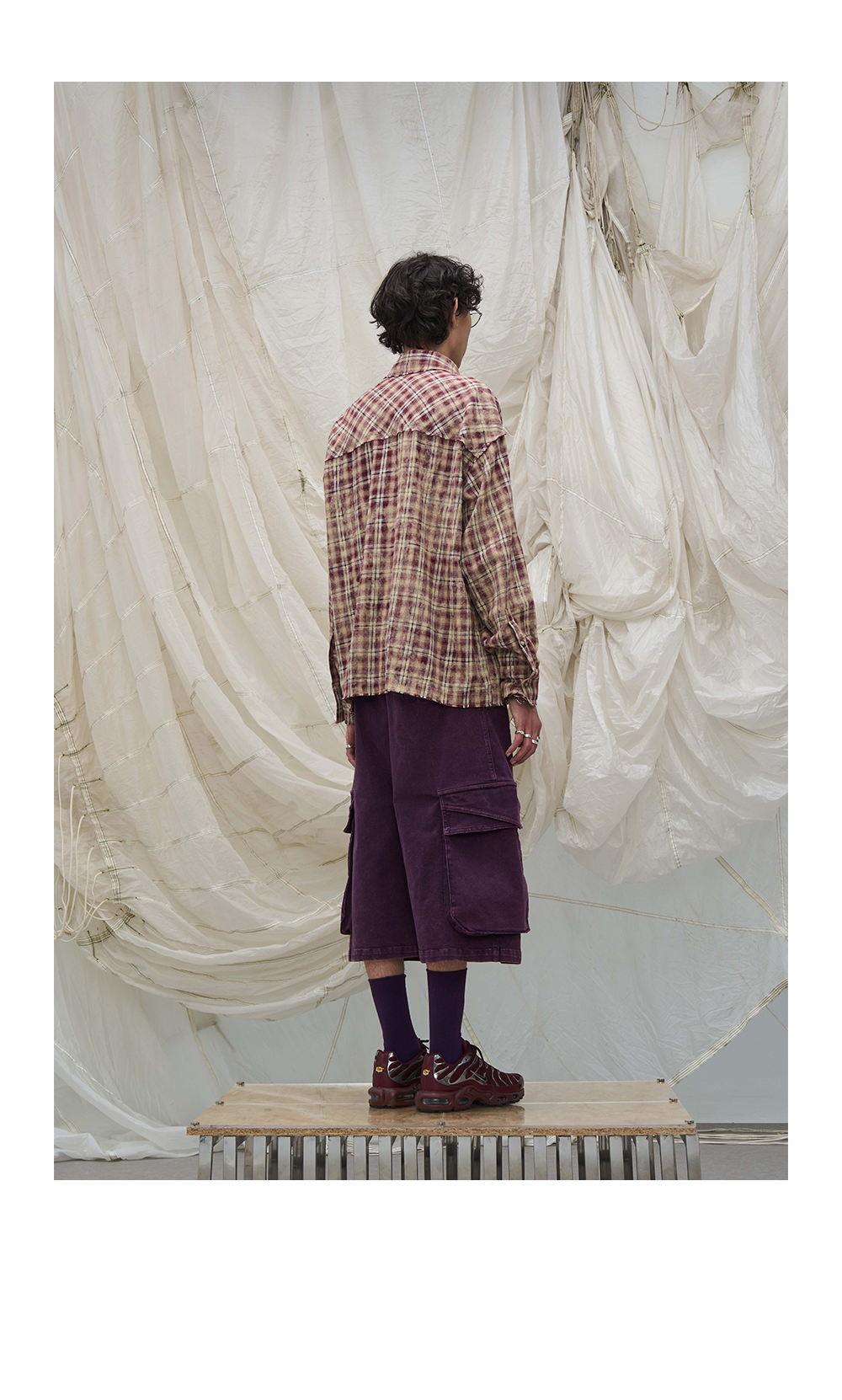 Cropped pants with detachable scarf