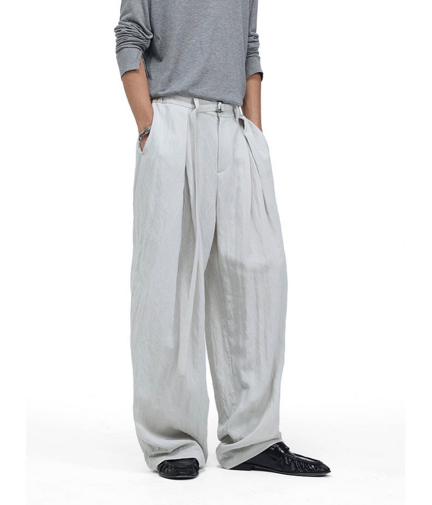 Pleated Casual Pants with a Belt