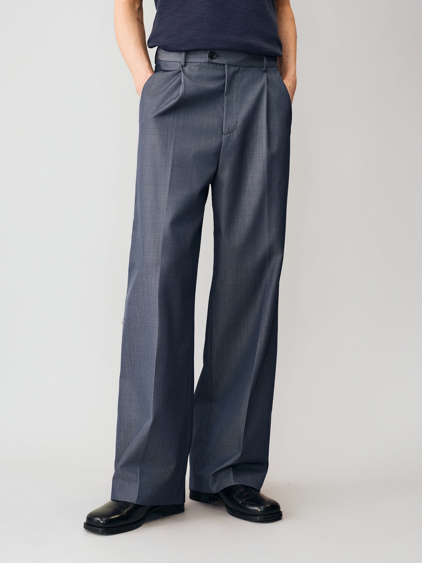 Shiny Single-Pleat Casual Pants