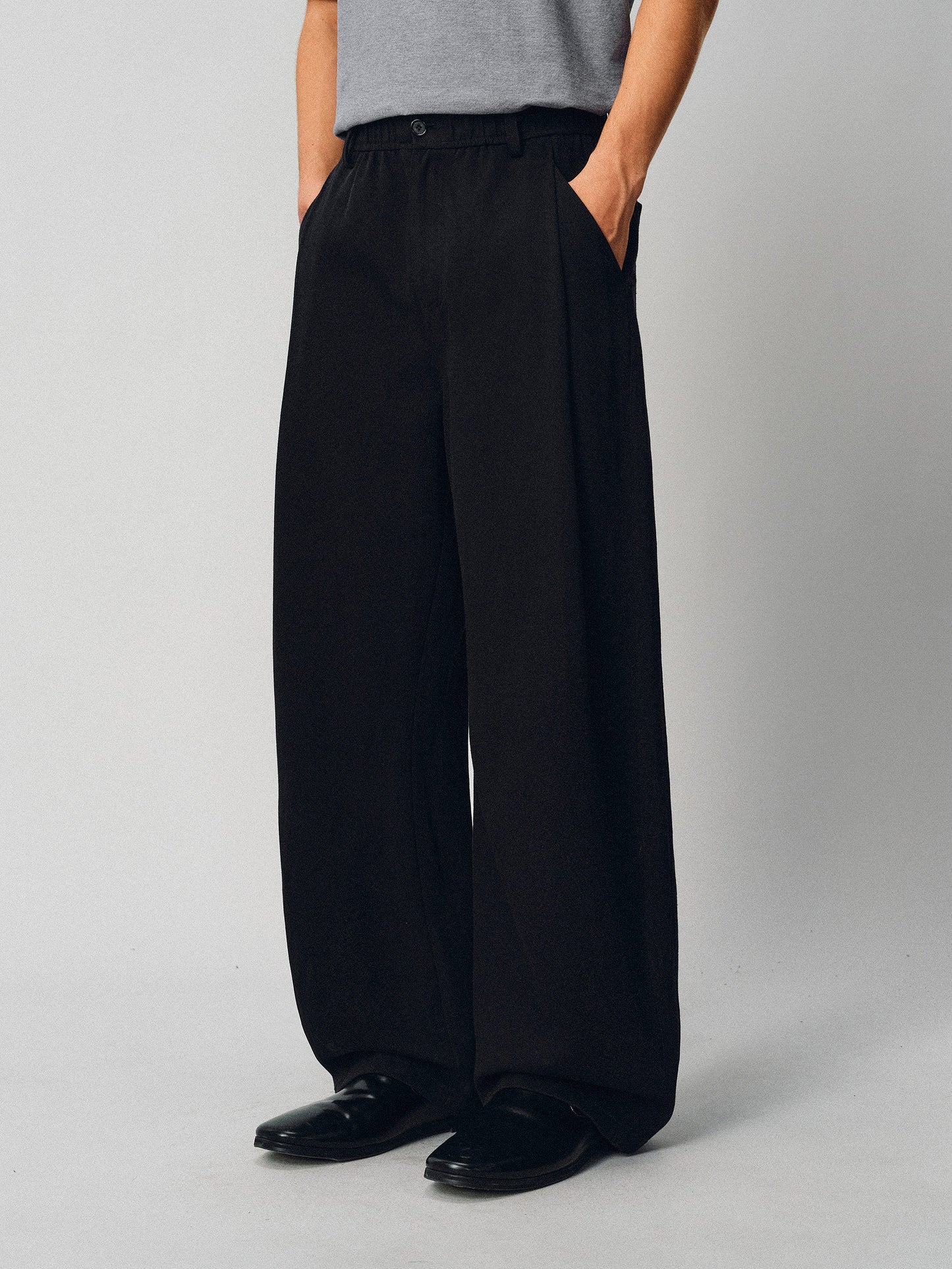 Casual Pants with Side Pleats and Elastic Waistband