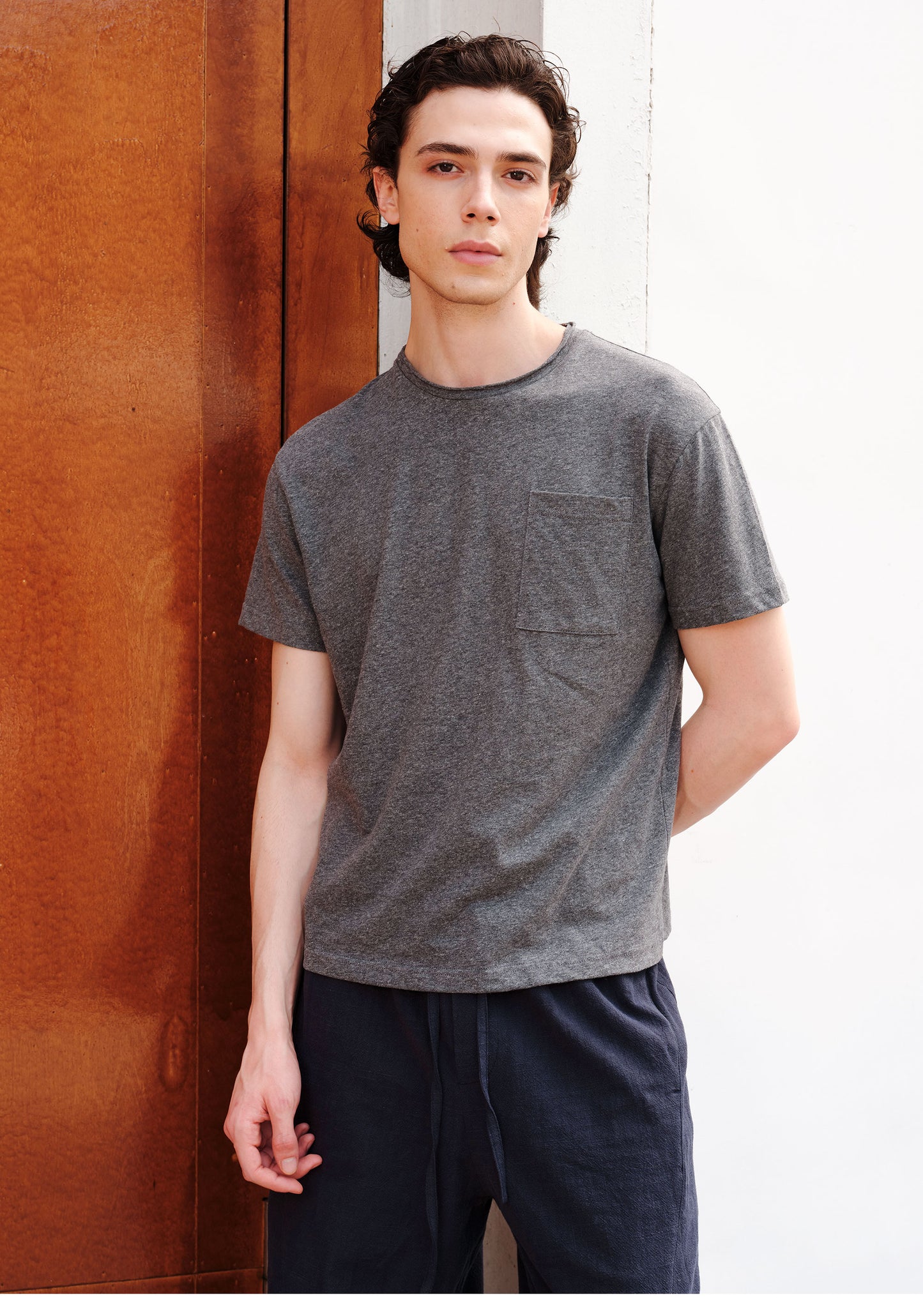 Loose-Fit T-Shirt with Frayed Collar and Pockets