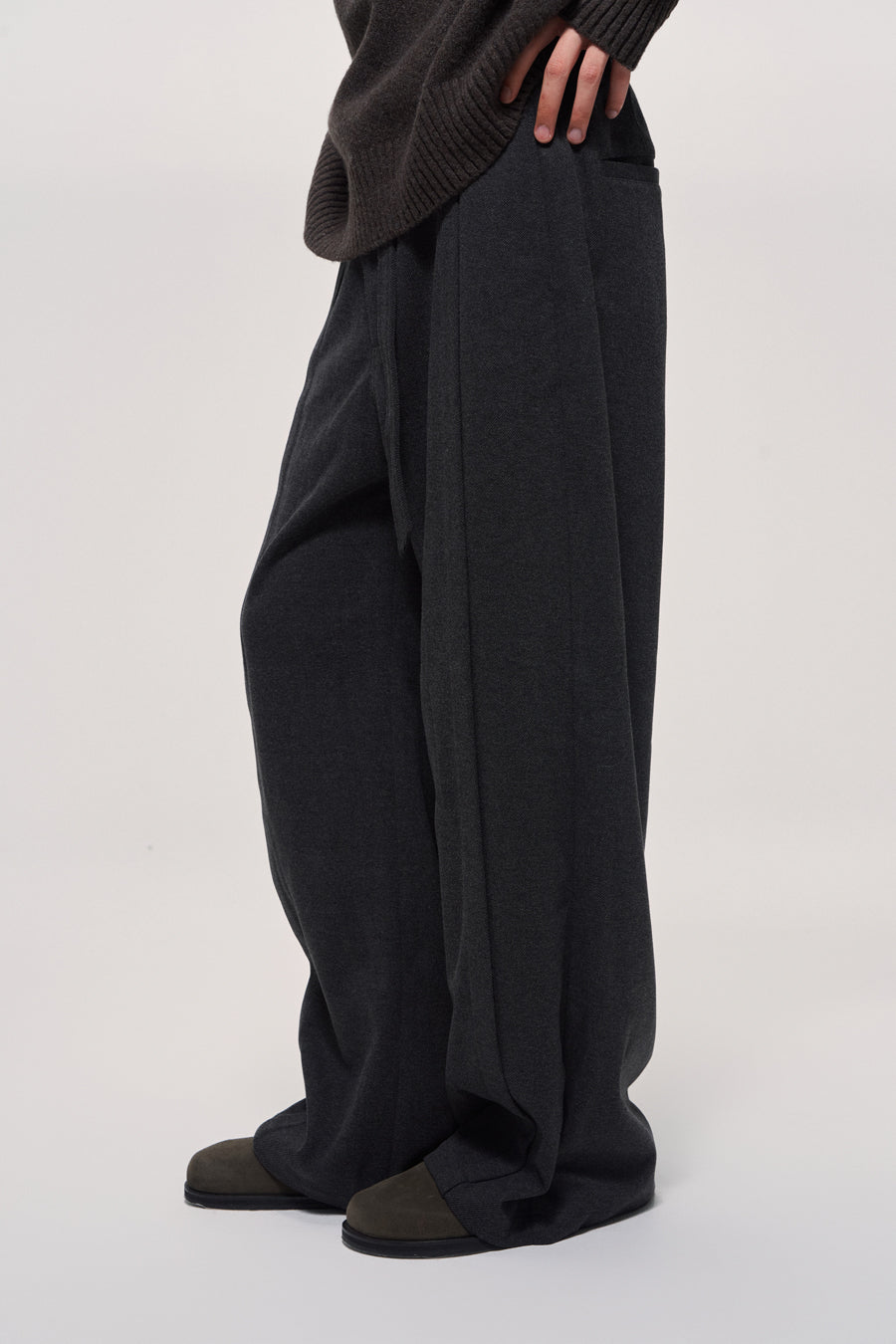 Center seam casual pants