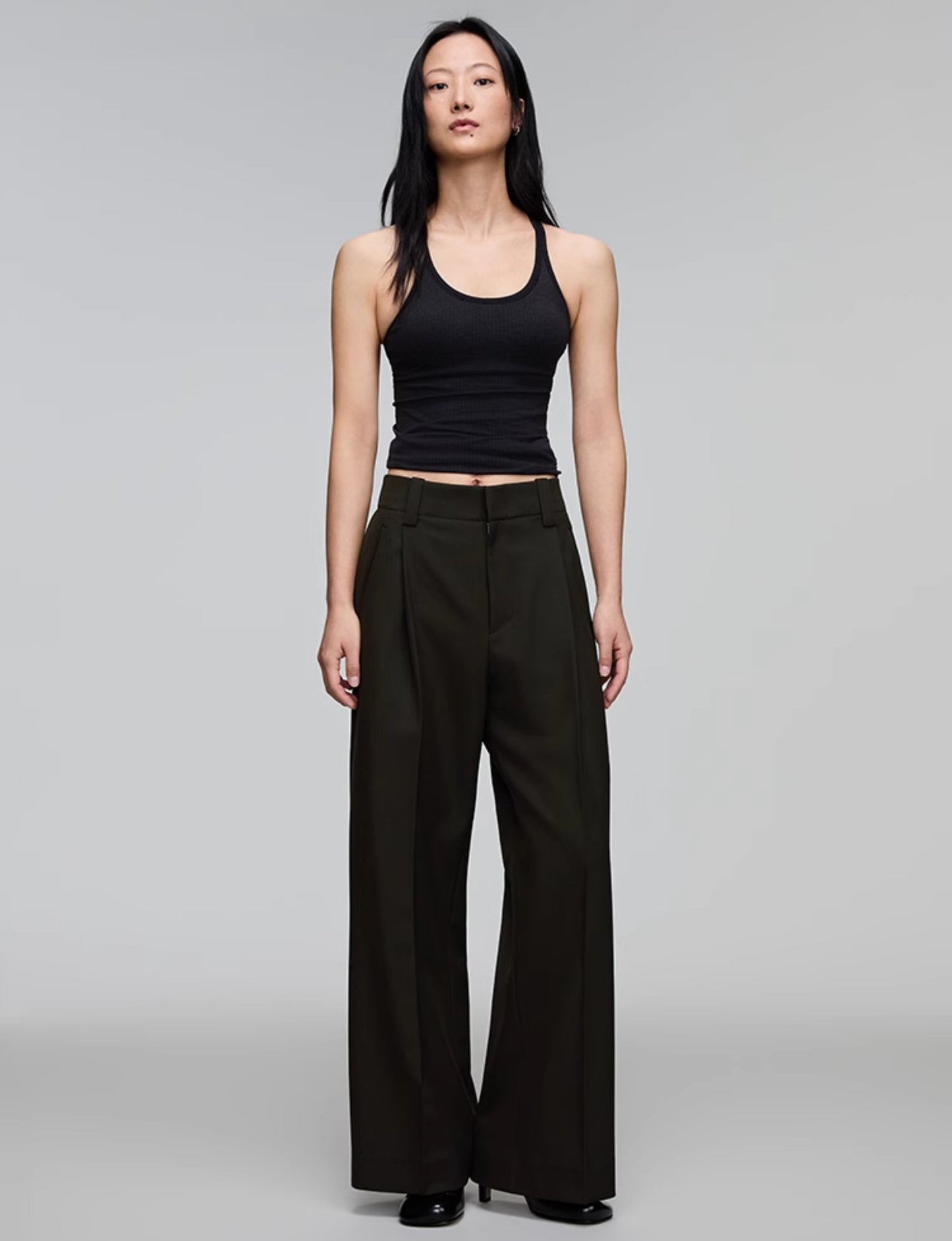 Pleated wide-leg pants