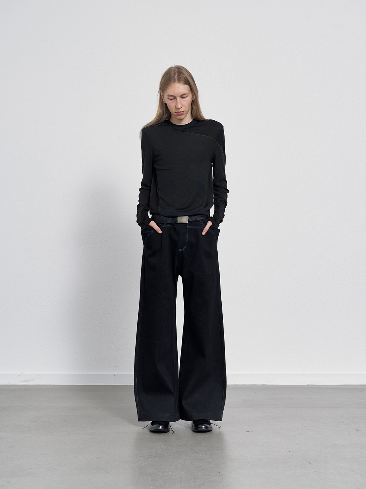 Curved pocket denim pants