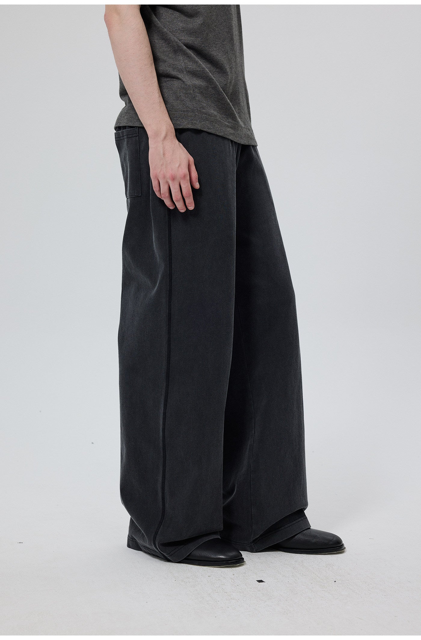 Matte-washed finish Stretch waistband Casual pants