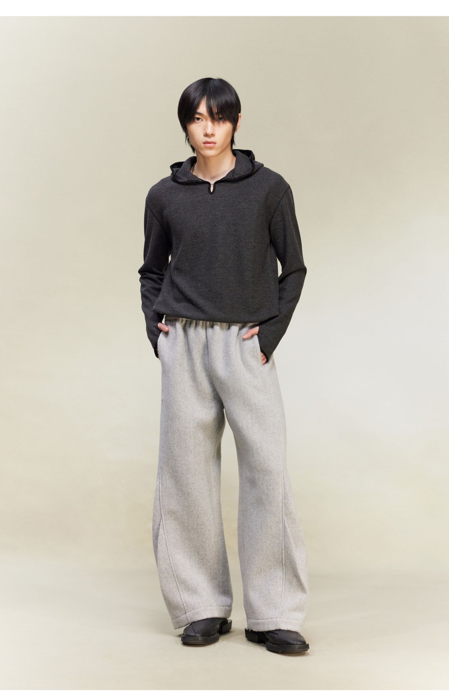 Pleated structure wool pants