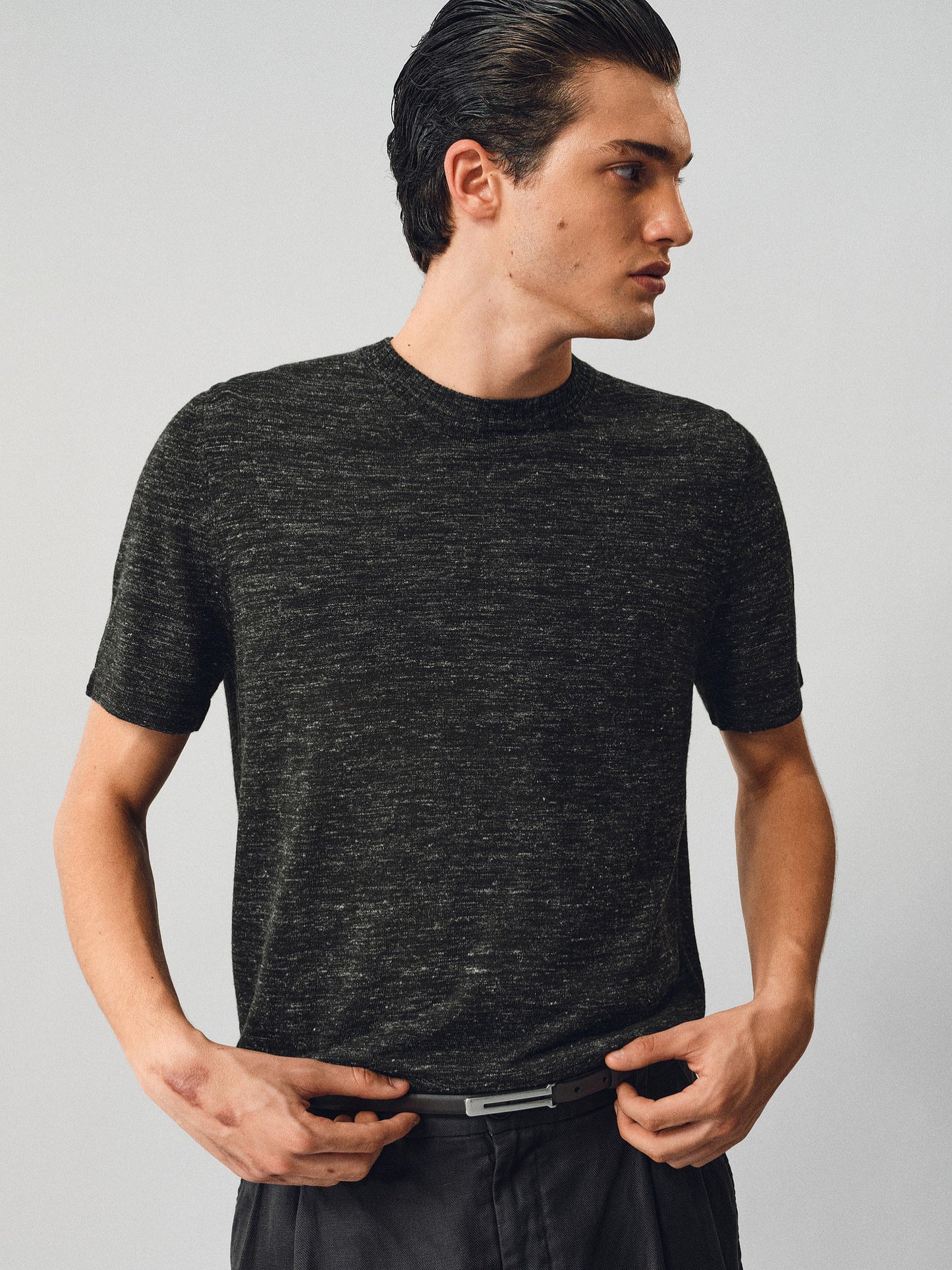 Tight-fitting T-shirt
