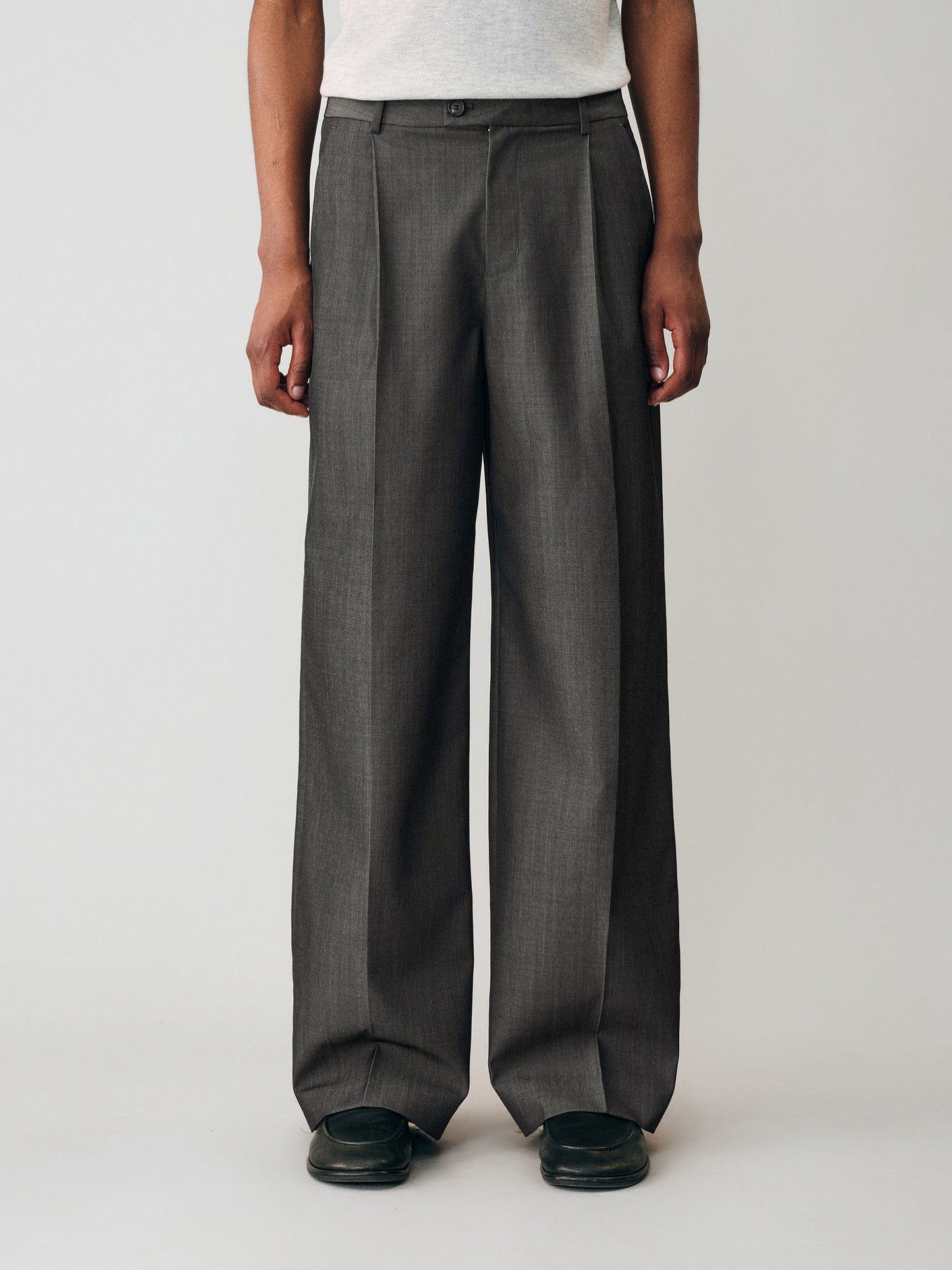 Shiny Single-Pleat Casual Pants