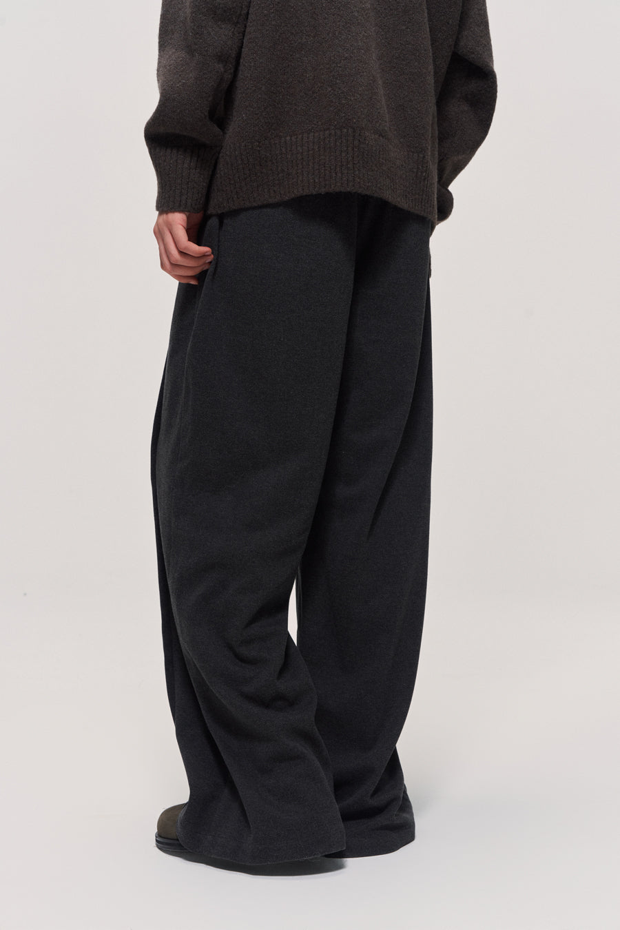 Center seam casual pants
