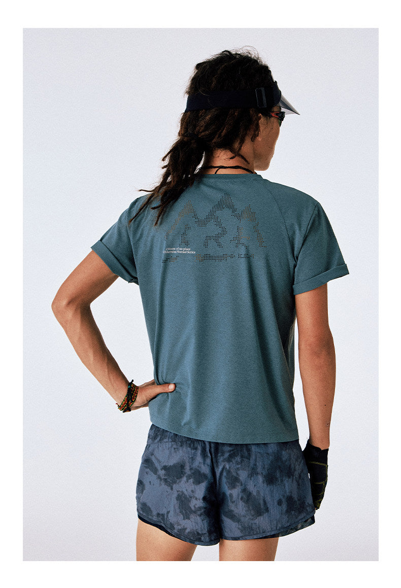 Moisture-wicking, quick-drying T-shirt