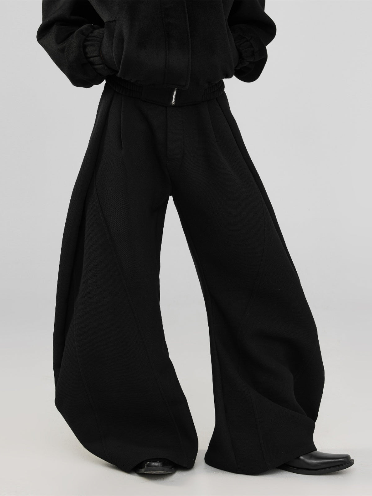 Pleated loose-fitting wide-leg pants