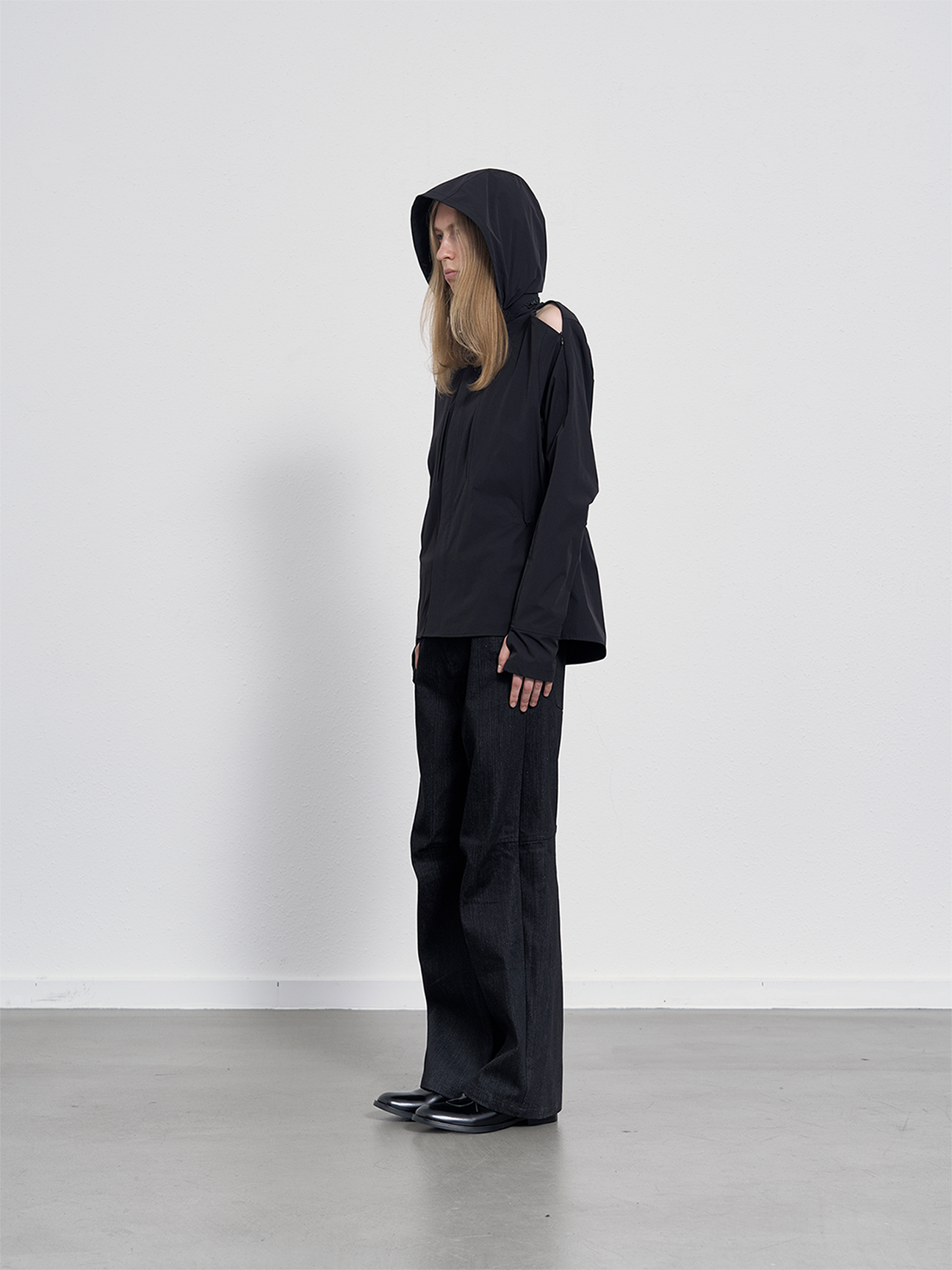 Water-repellent shirt with removable hood