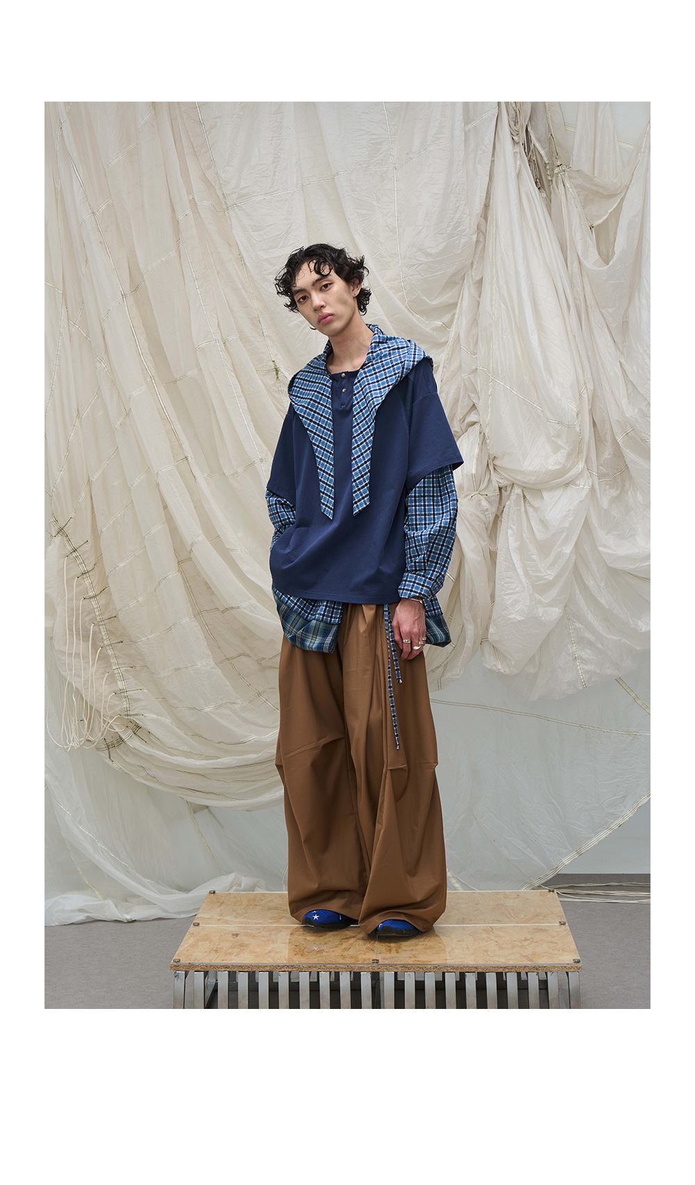 Loose-fitting scimitar silhouette Casual pants