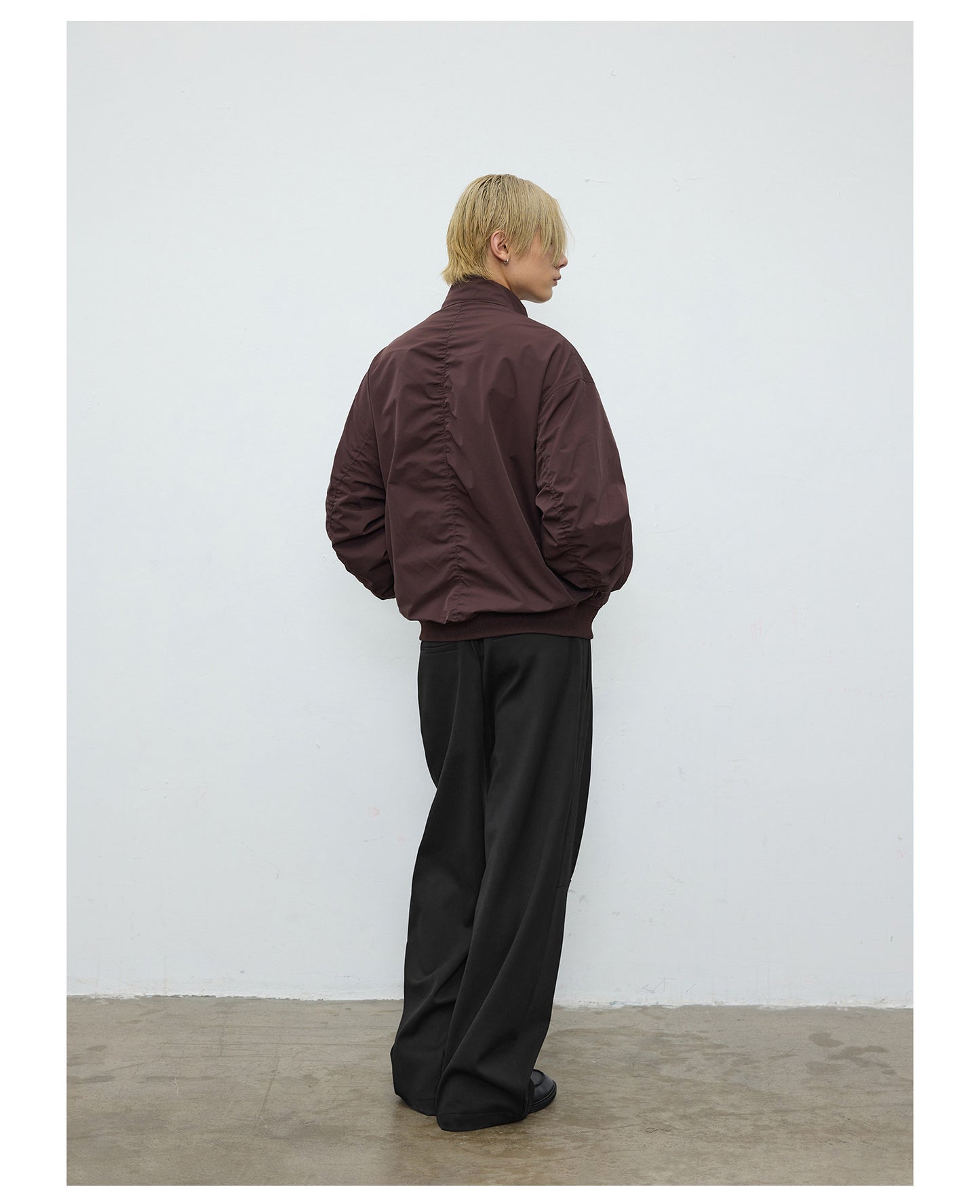 Curved Single-Pleat Casual Pants