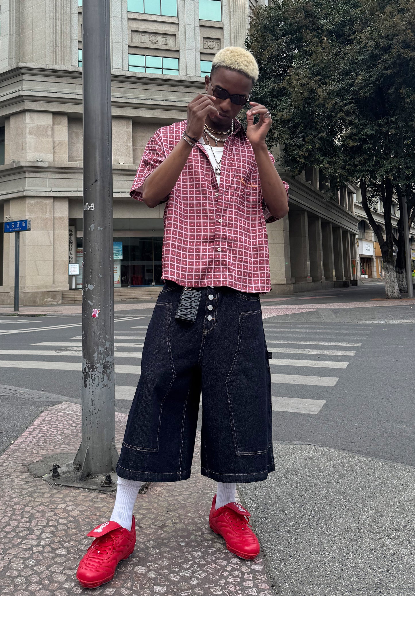 Short wide box lapel shirt