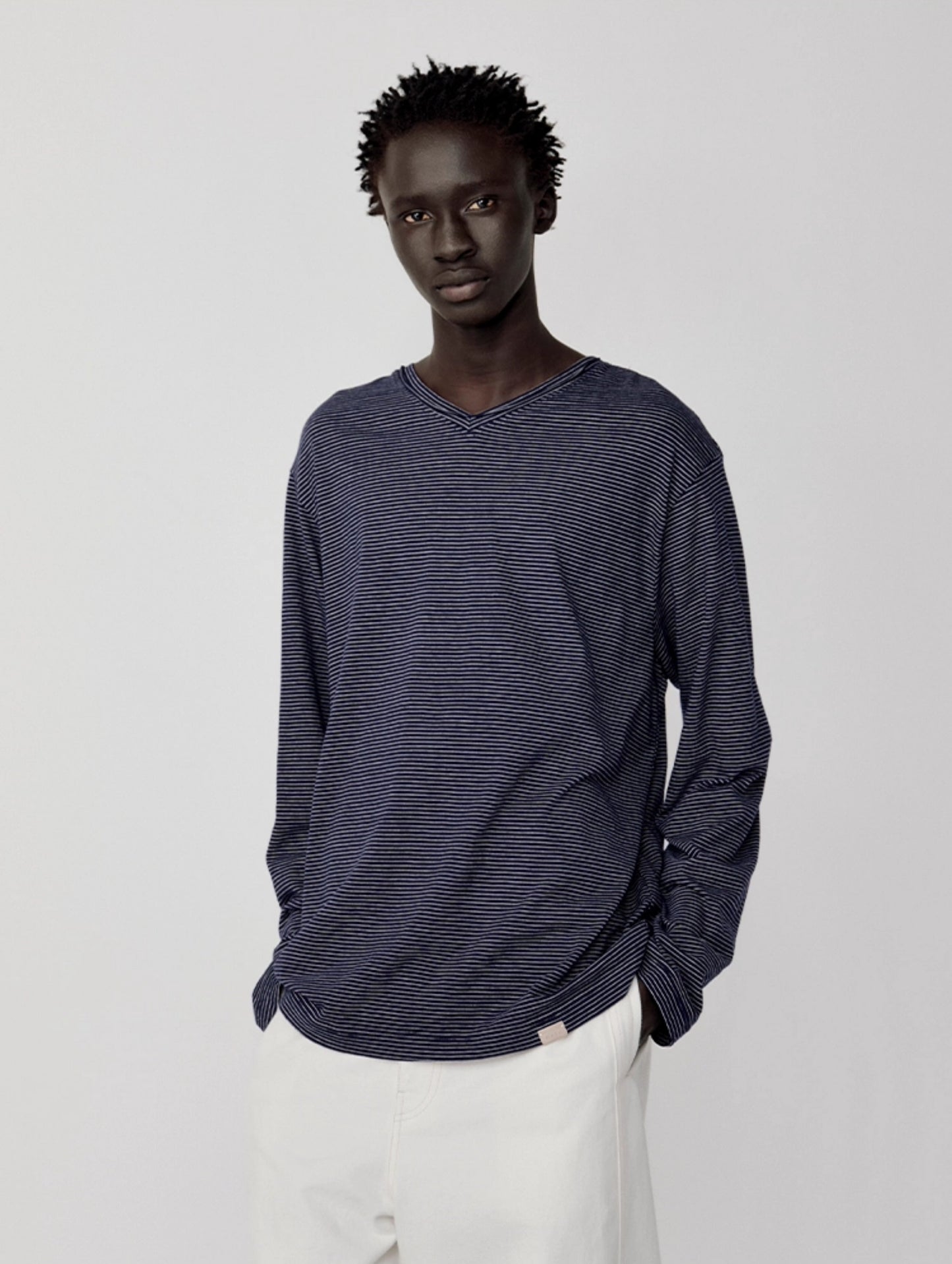 Retro Carl V-넥 T-셔츠