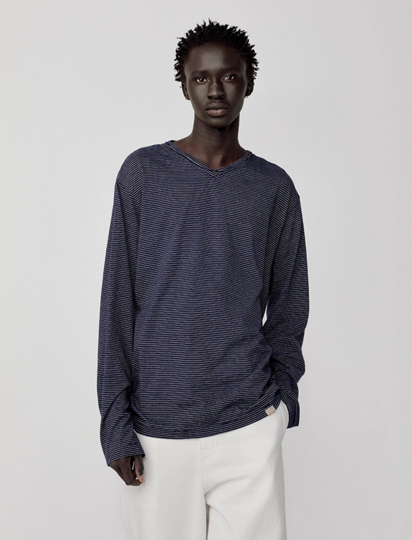 Retro Carl V-넥 T-셔츠