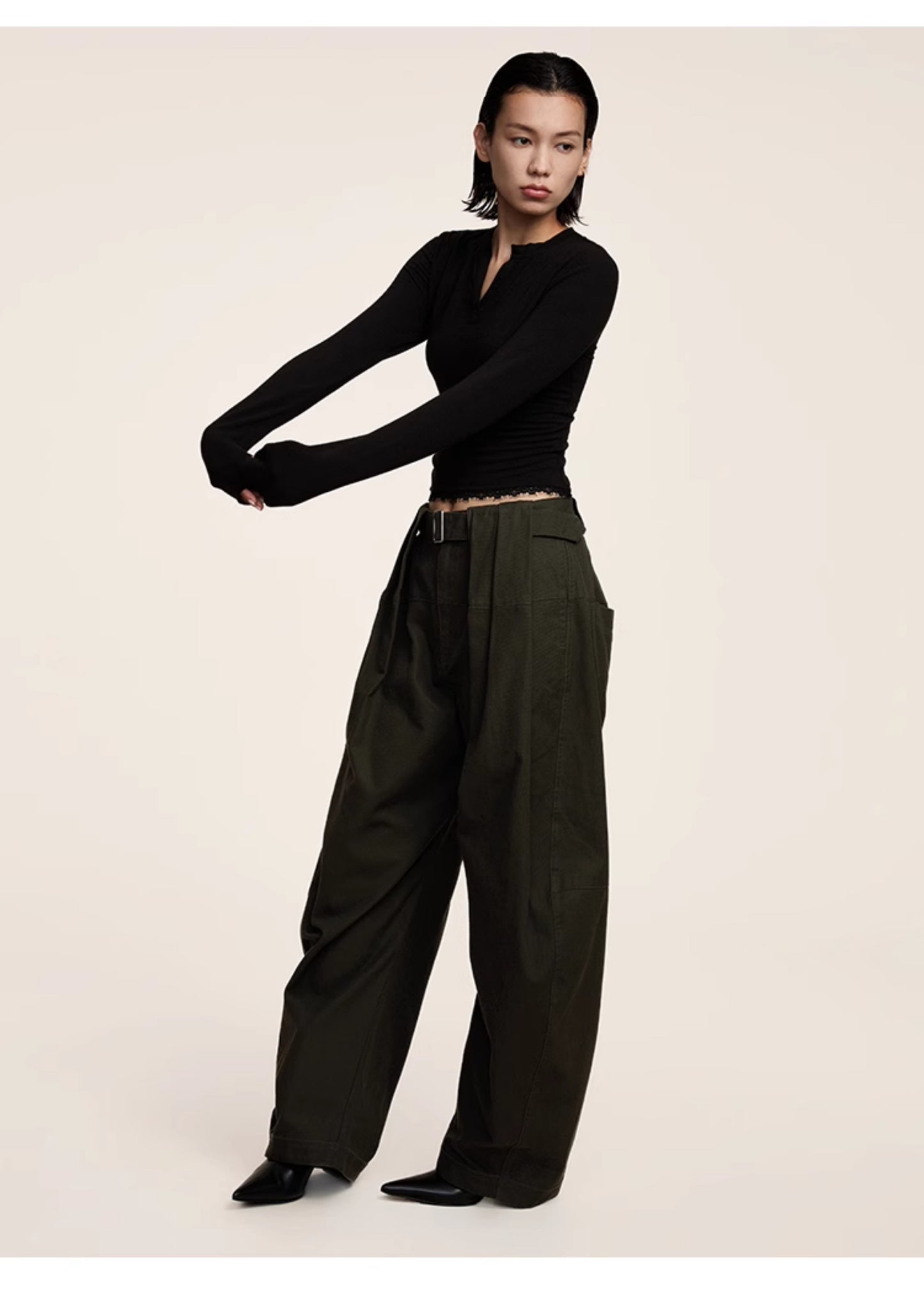 Three-dimensional scimitar silhouette casual pants