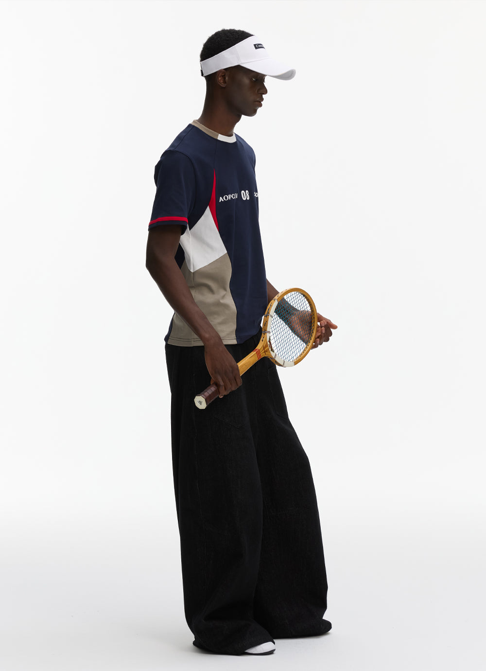 Contrast color raglan sleeve T-shirt