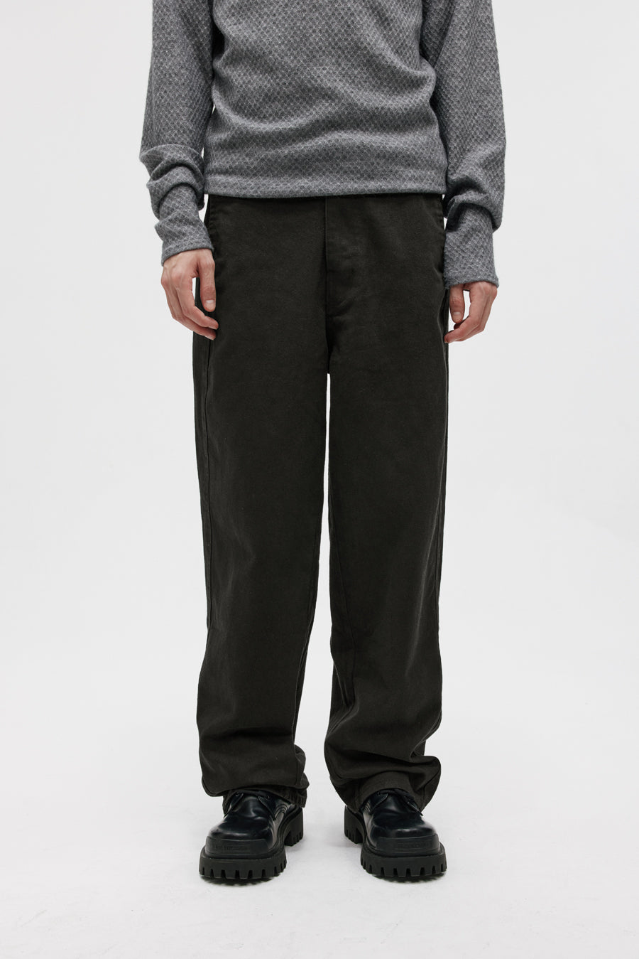 Twill scimitar-cut casual pants