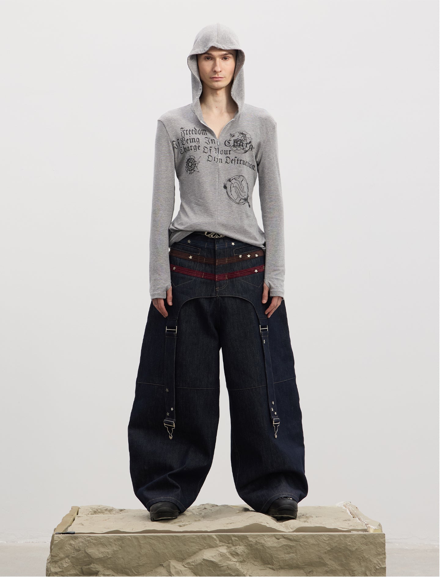 Deconstruction Design Jeans