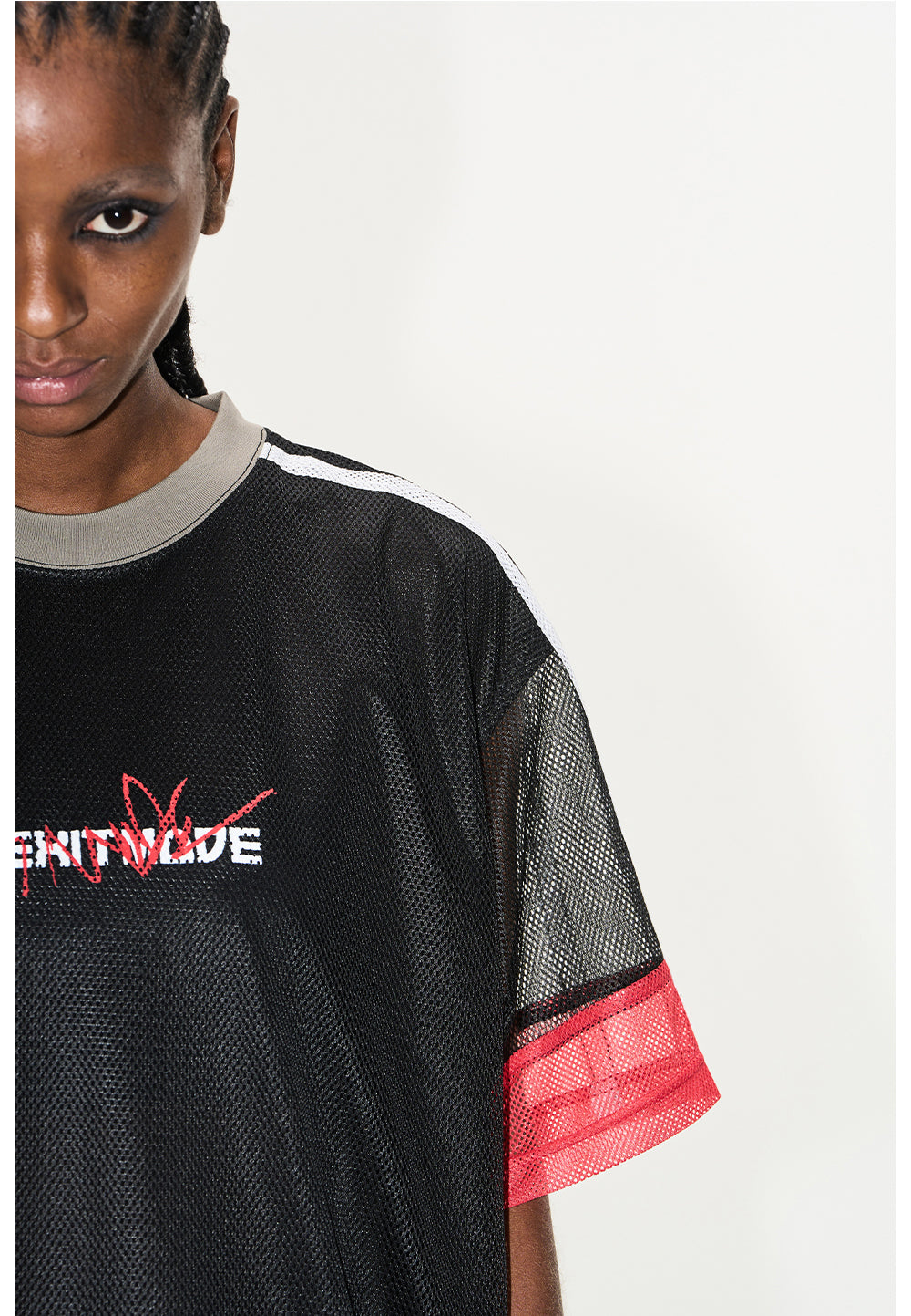 Contrast color mesh T-shirt