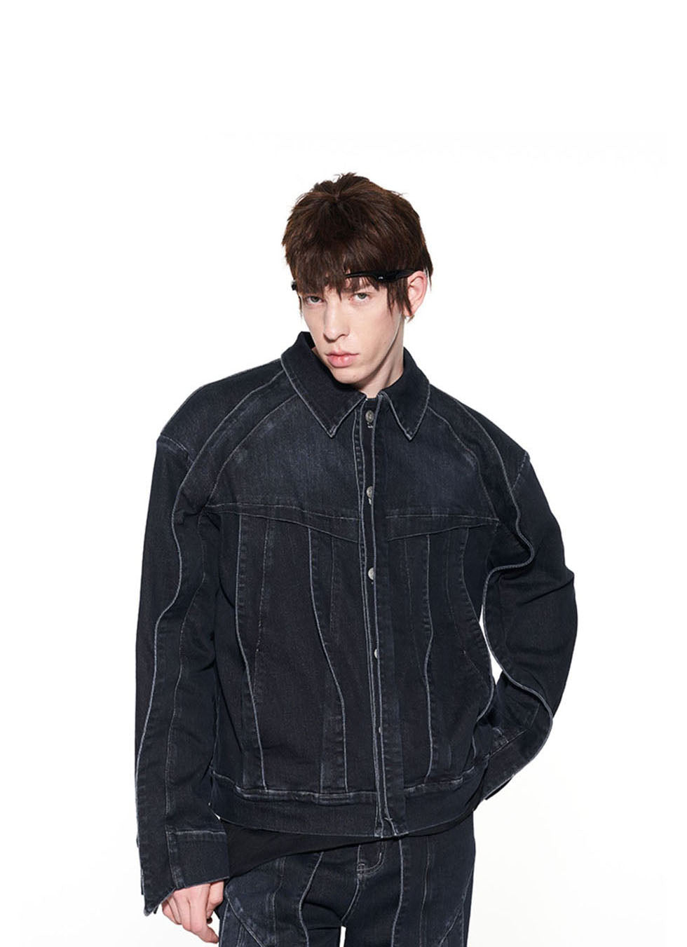 Three-dimensional reconstructed design denim jacket 