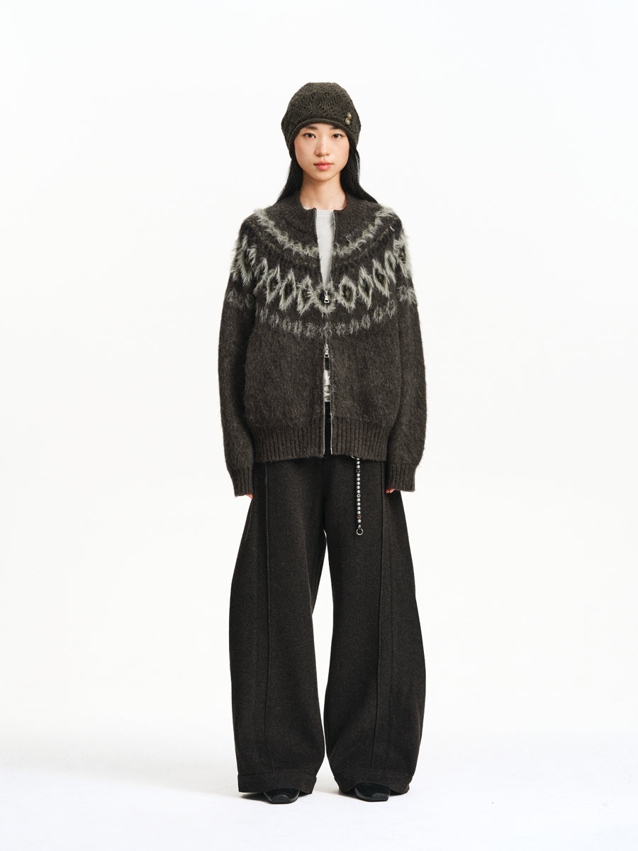 Three-dimensional cut casual pants