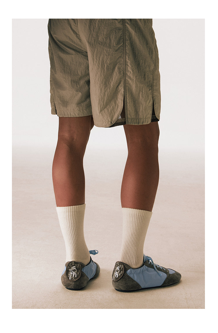 Lightweight low-top sneakers