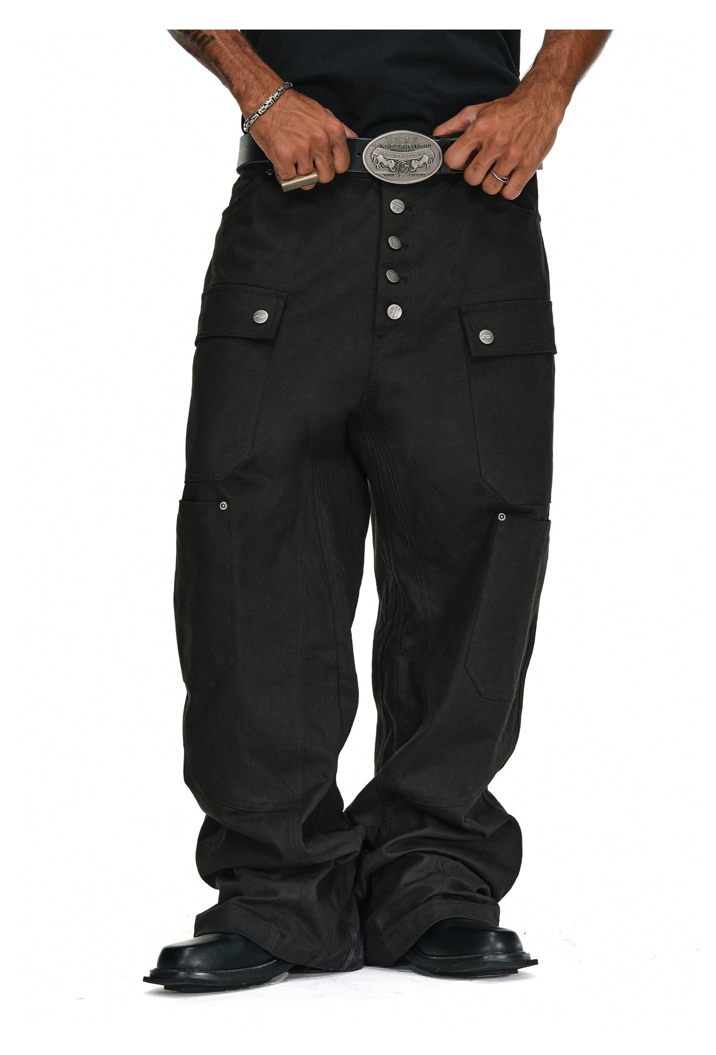 Casual pants with multiple pockets