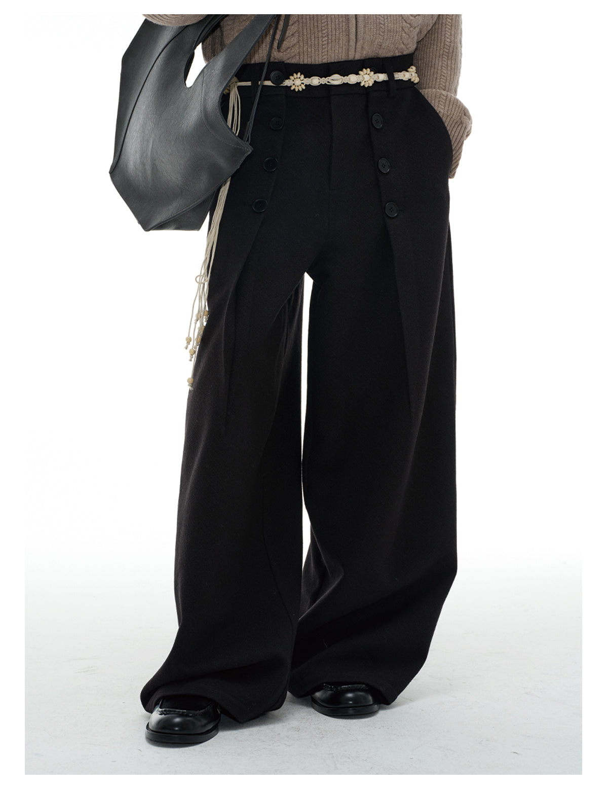 Button-pleated straight pants