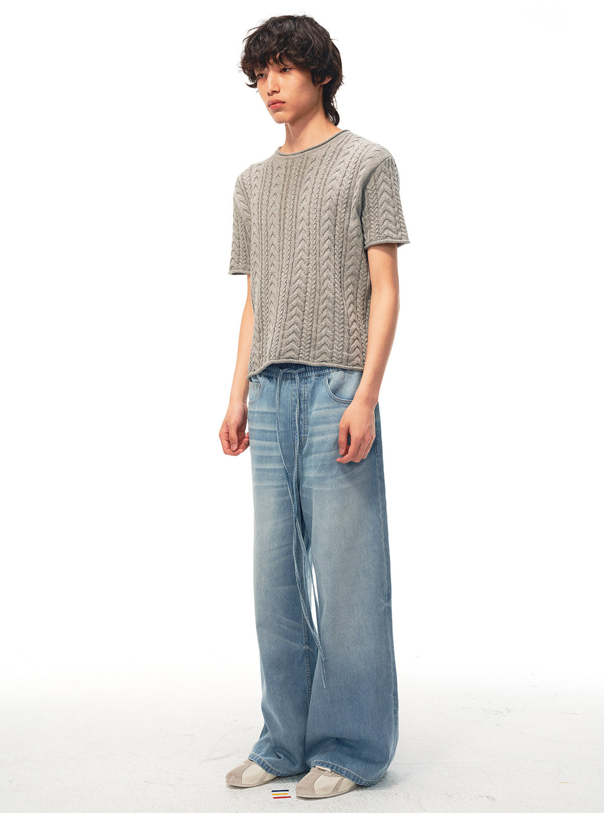 Lightweight Denim Pants with an Elastic Waistband