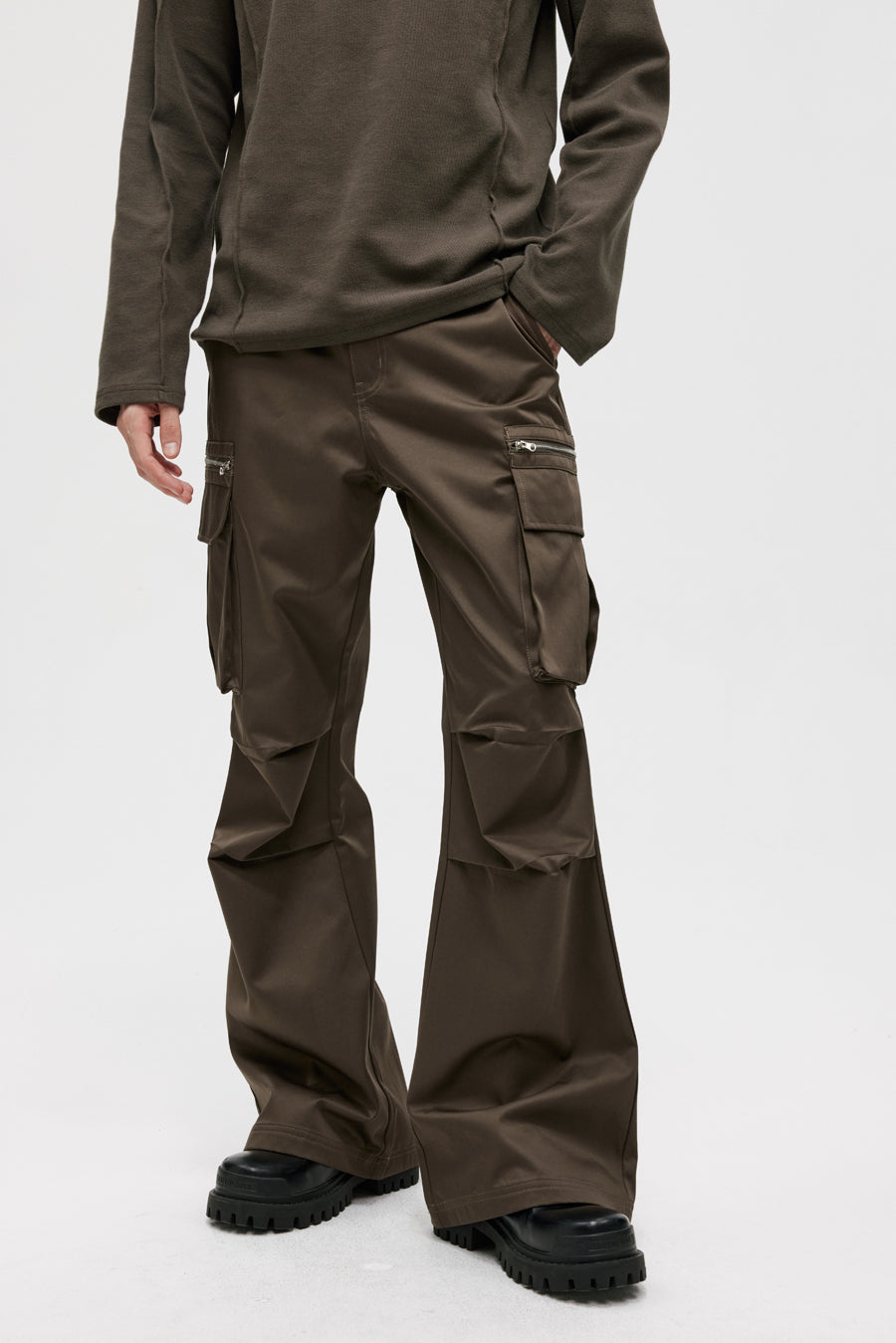 Three-dimensional patch pocket casual pants