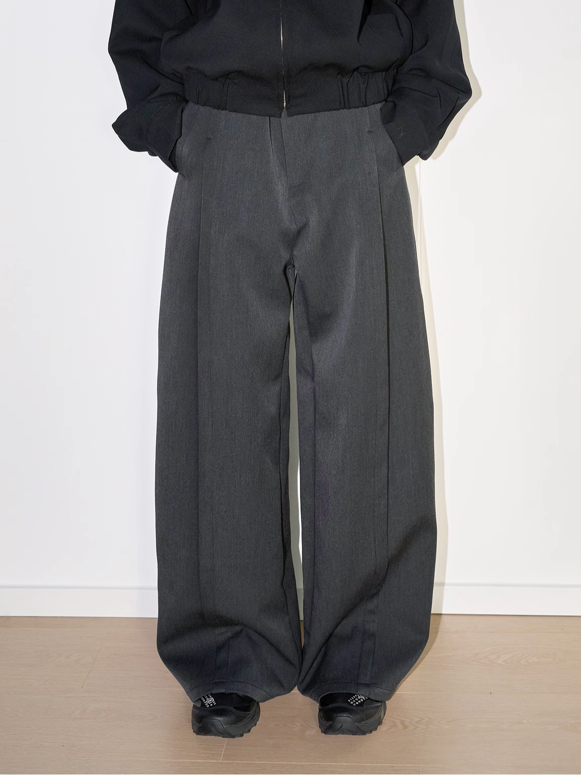 Three-dimensional pleated silhouette wide casual pants