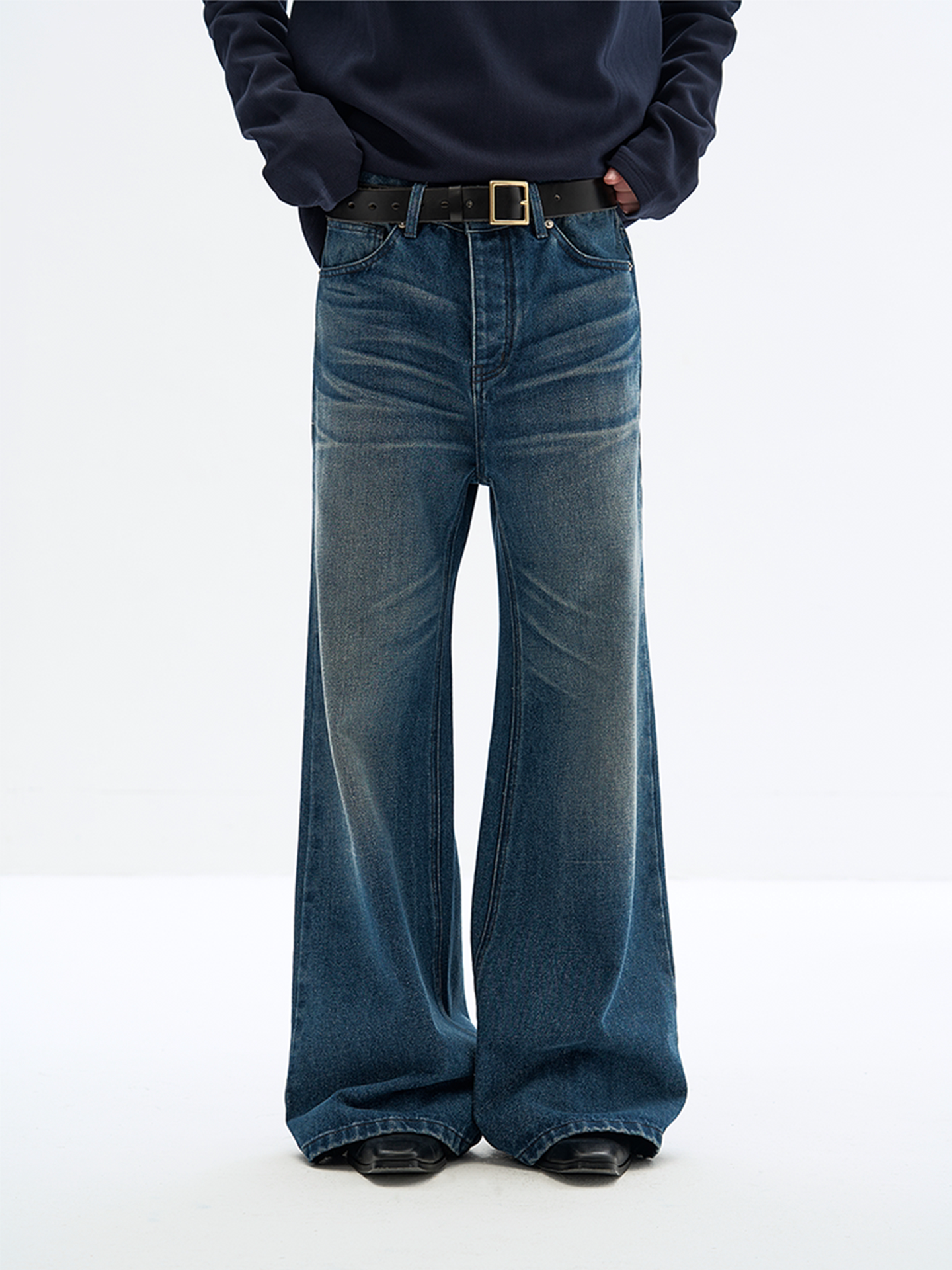 Vintage-washed jeans