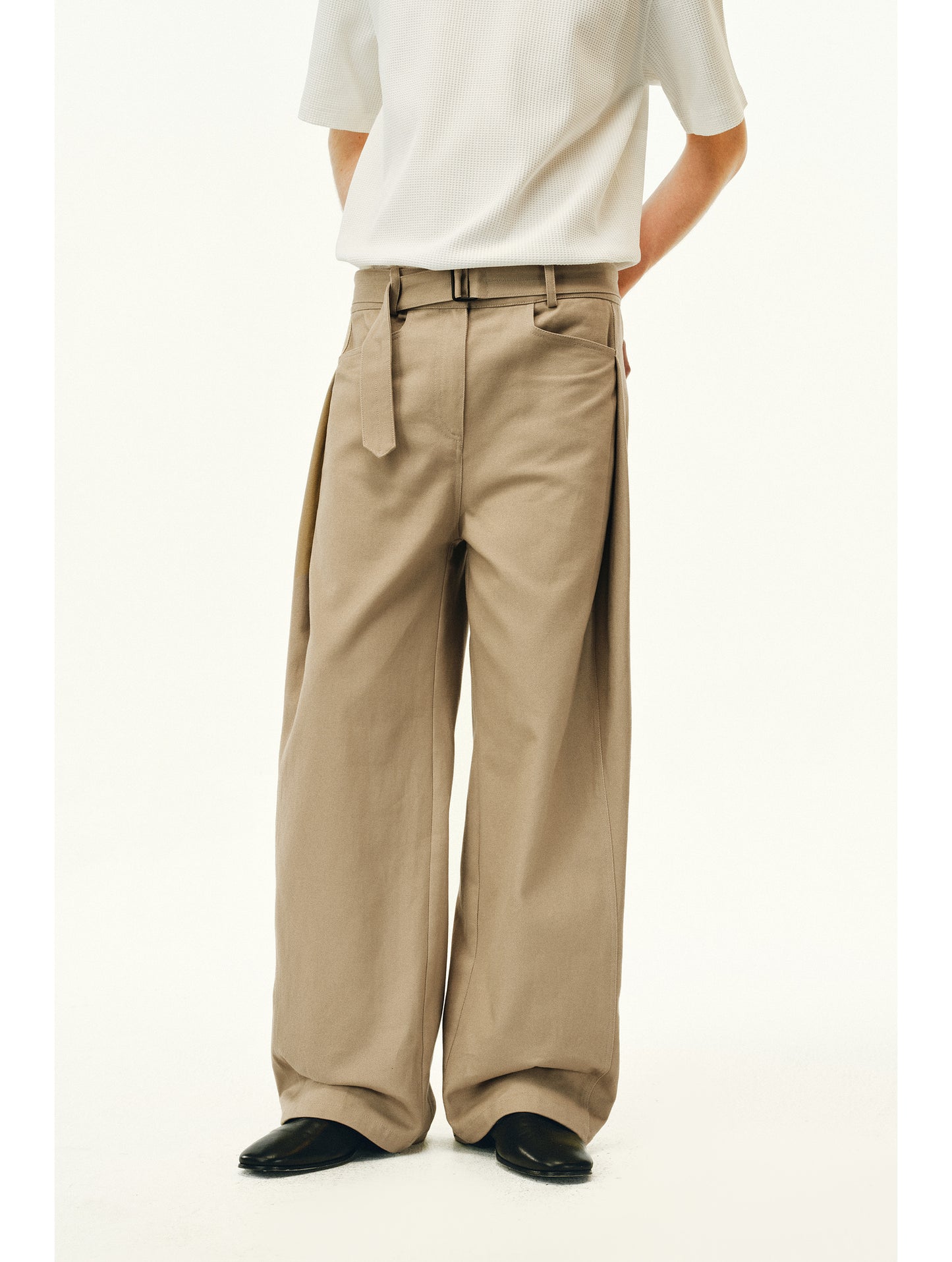 Pleated Casual Pants with Belt