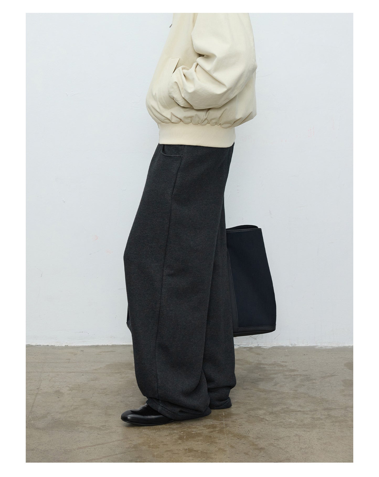 Casual fleece-lined sweatpants