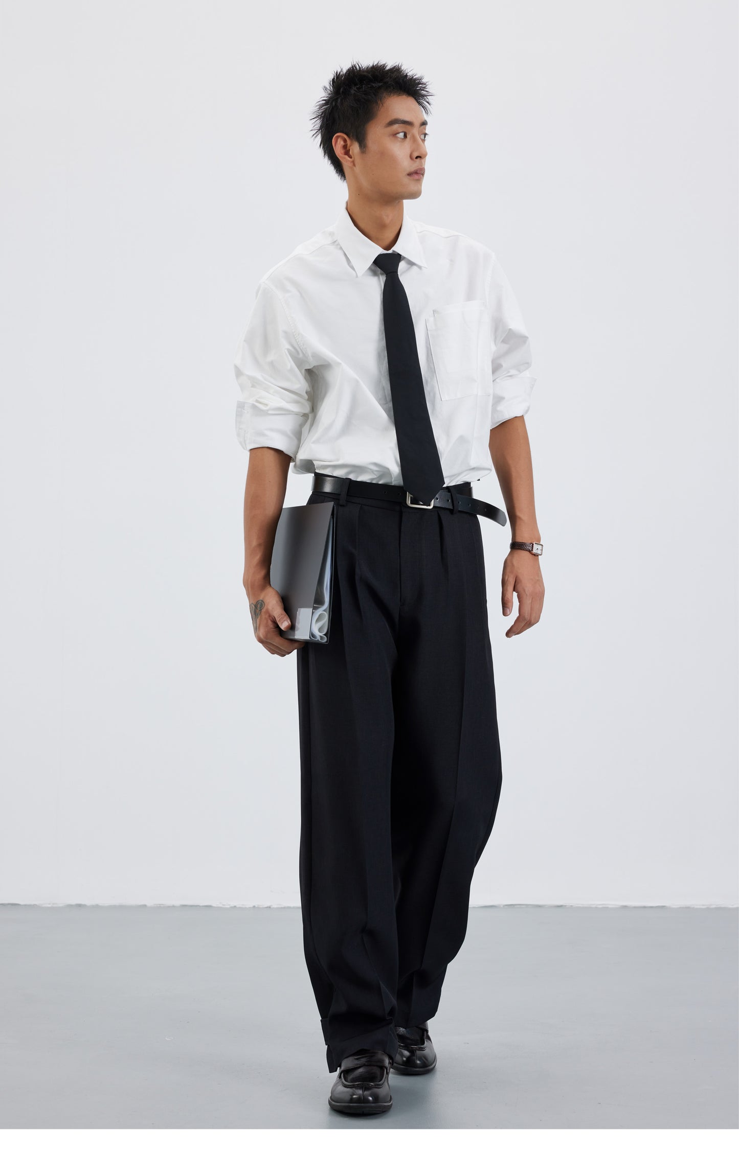 Adjustable 3-pleat casual pants