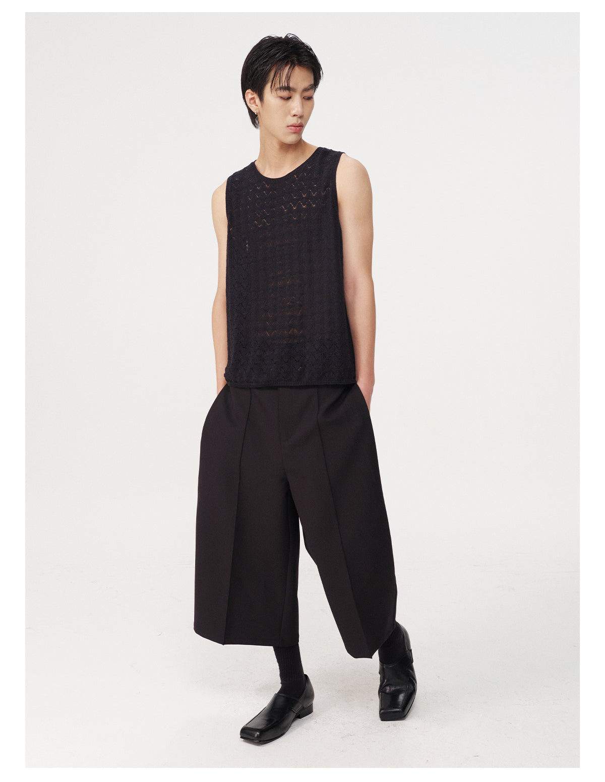 Side pleated cropped pants