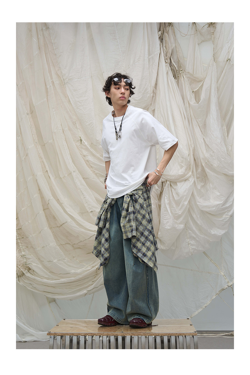 Leg Pleats Washed Jeans