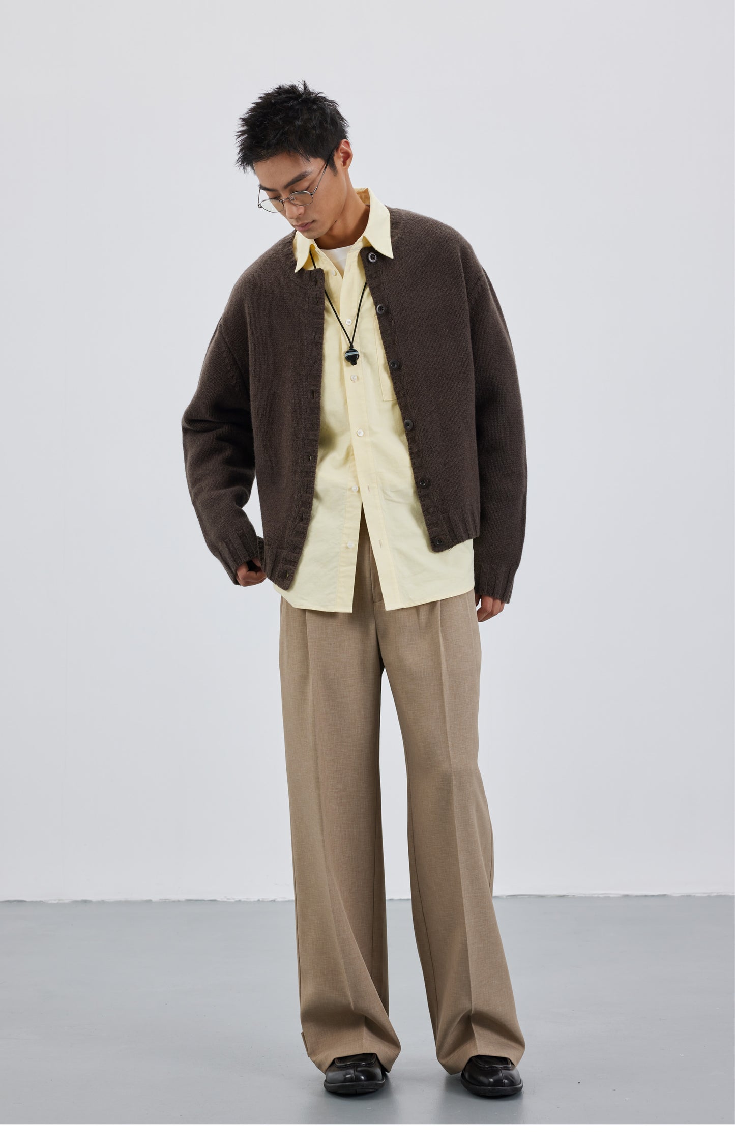 Adjustable 3-pleat casual pants