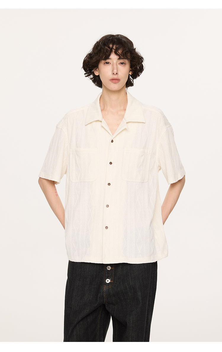 Wooden button lapel shirt