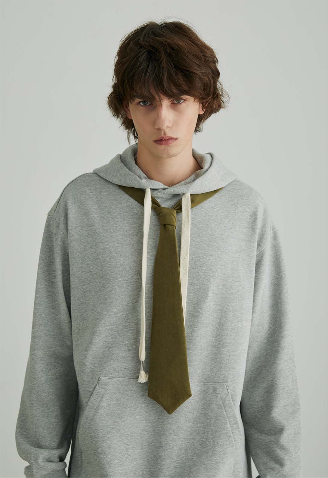 Detachable two-color tie hooded sweatshirt