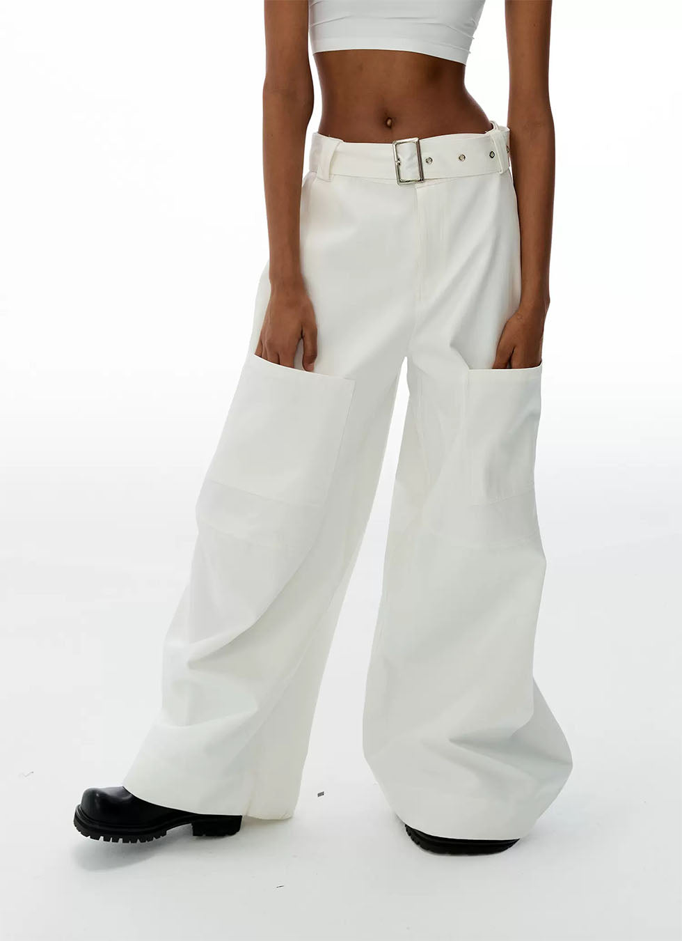 Large pockets Eyelet belt Casual pants