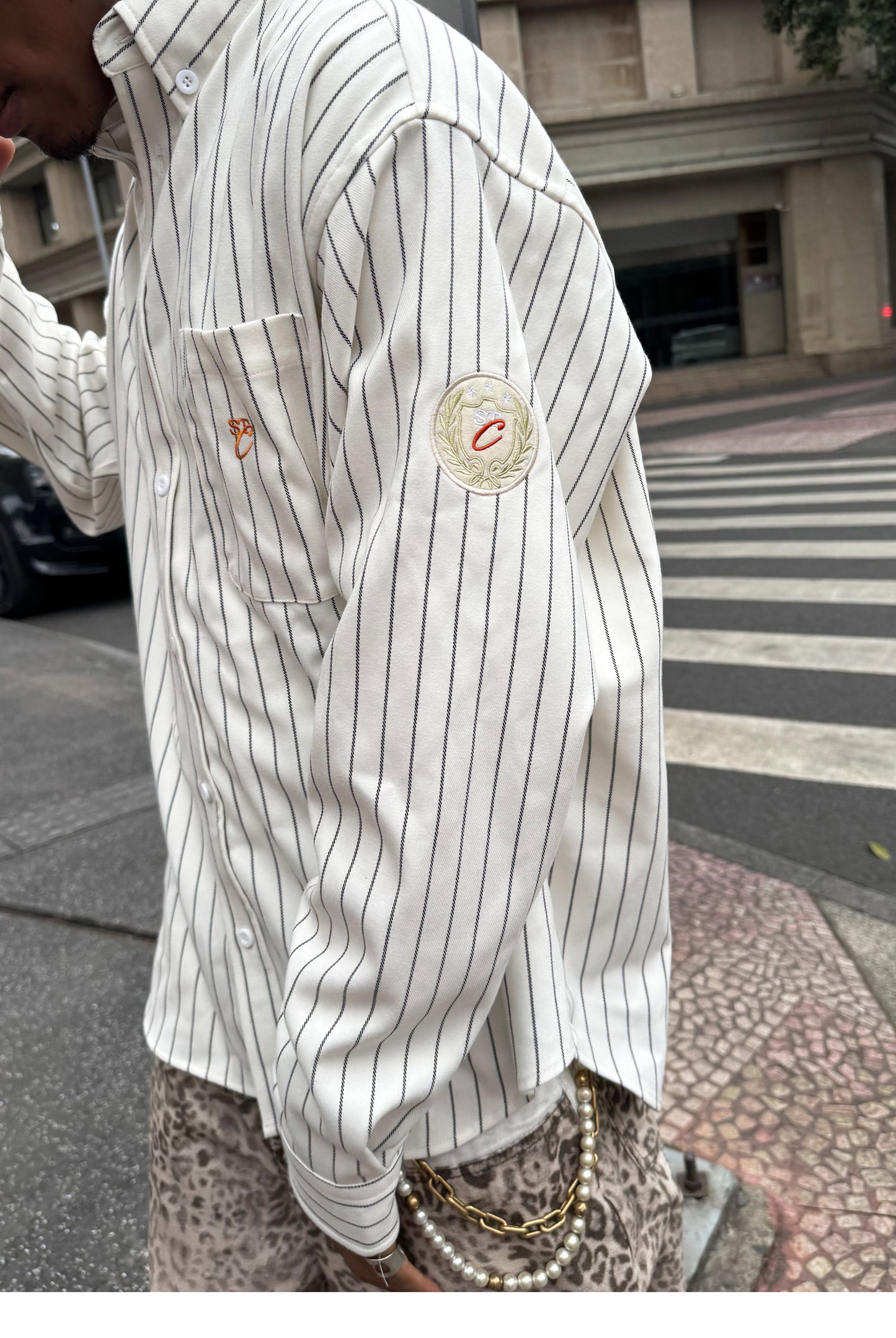 しわになりにくいカジュアルシャツ