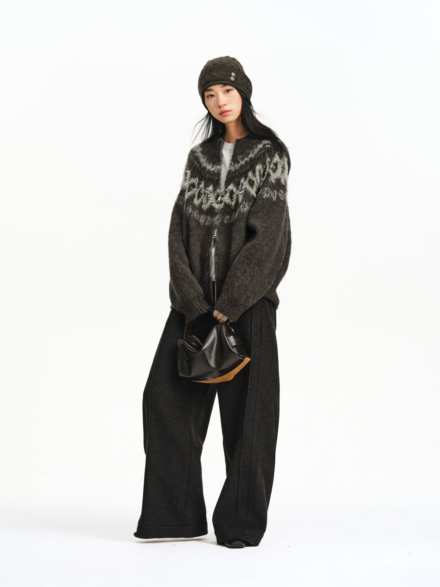 Three-dimensional cut casual pants