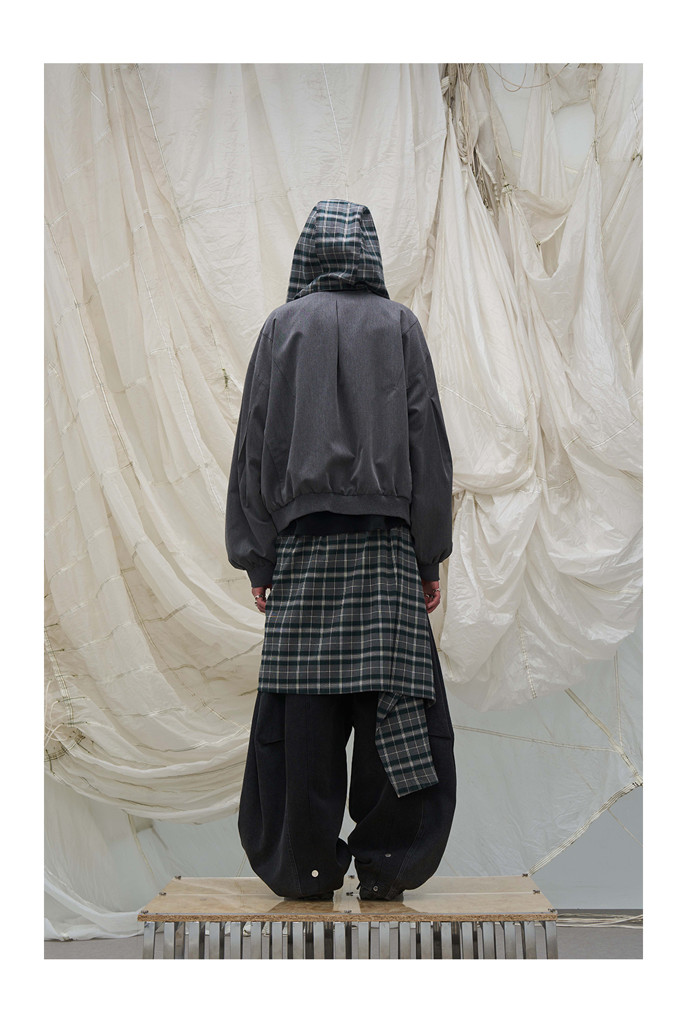 Detachable checkered jacket