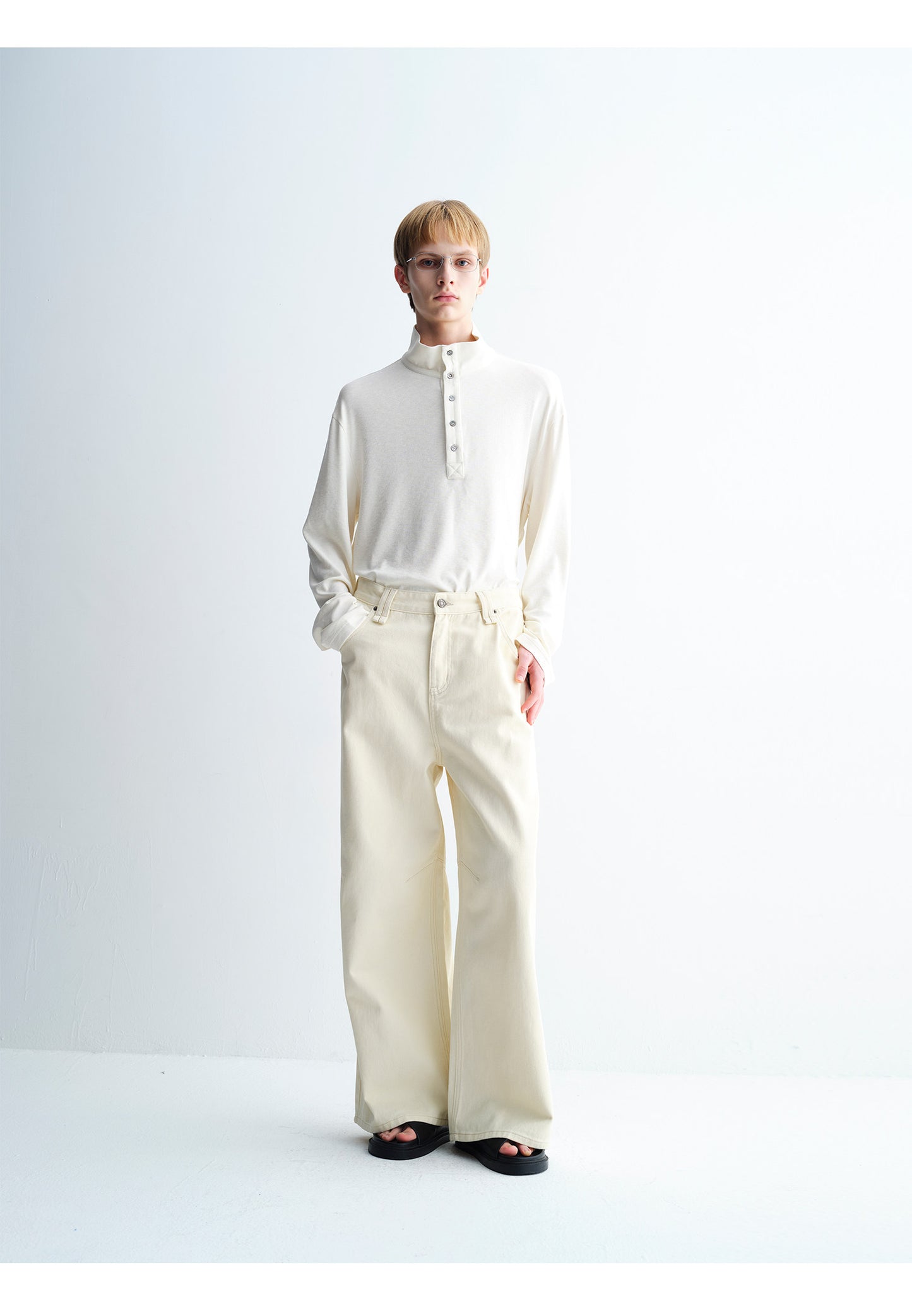 Knee-Pleated Wide-Leg Jeans