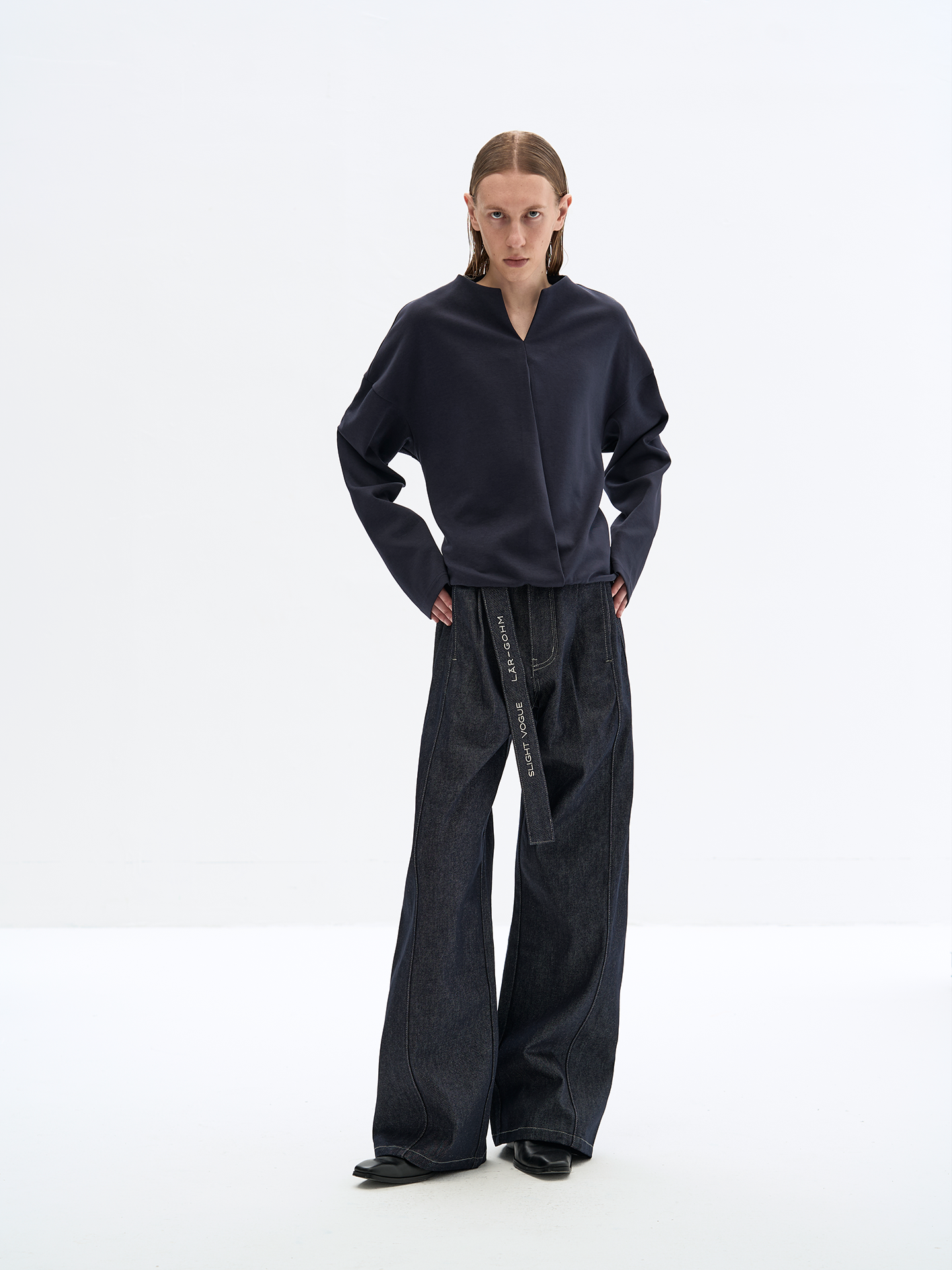 V-neck pleated shirt