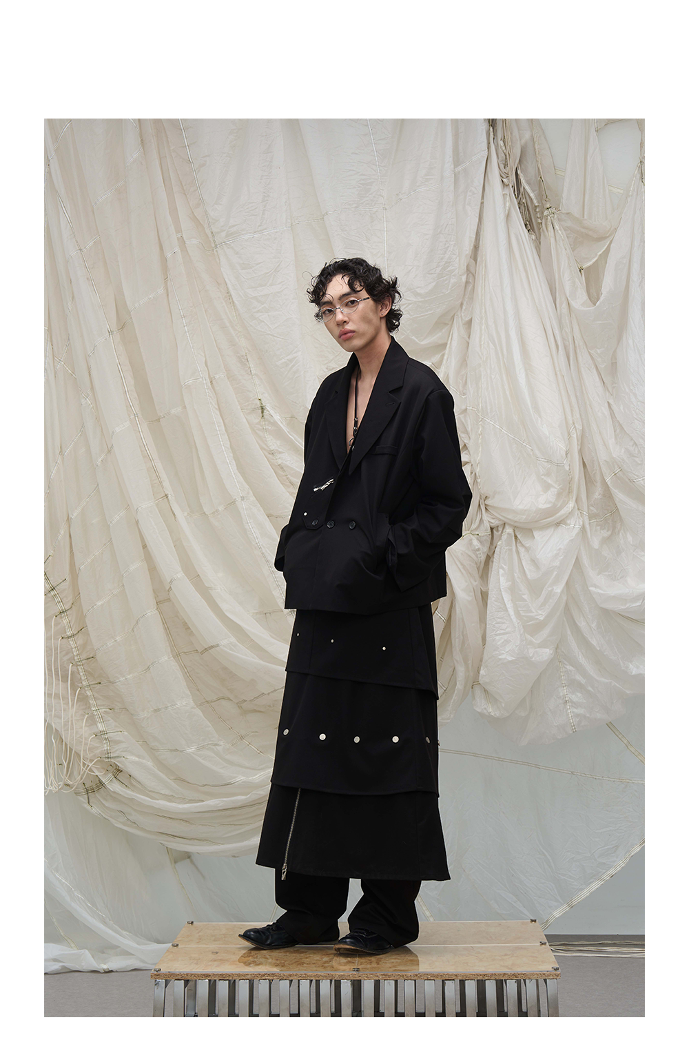 Detachable long skirt with buttons